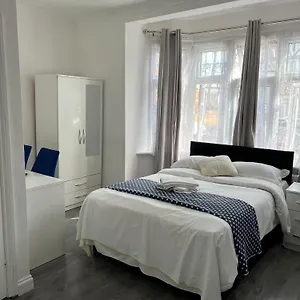Apartment Starlet, Wanstead