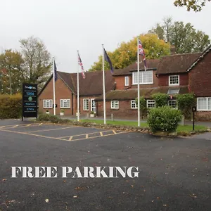Country house Trivelles Waterhall Country Gatwick & Airport Parking, Crawley (West Sussex)