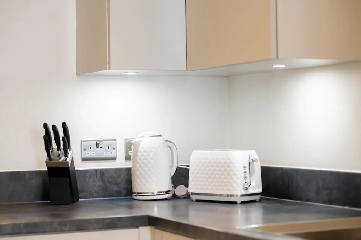 Fantastic 1 Bed Apartment In Crawley