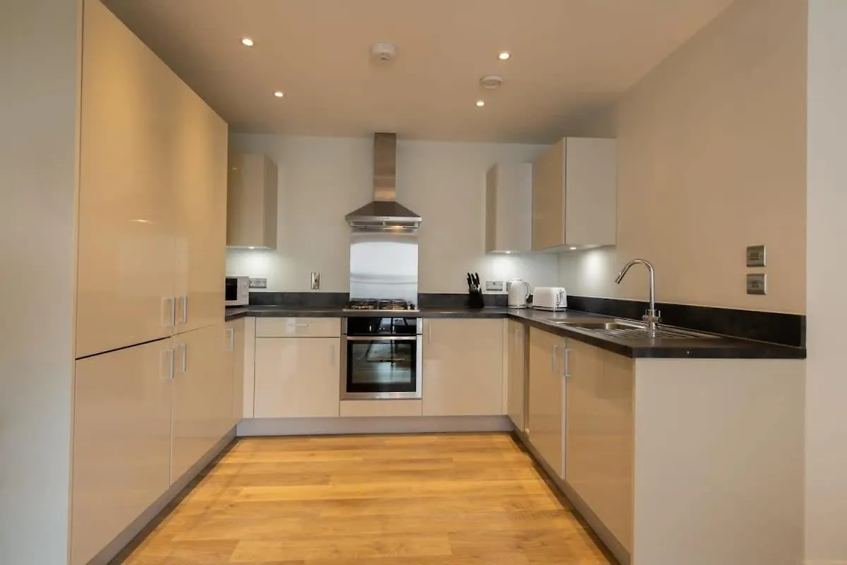 Fantastic 1 Bed Apartment In Crawley