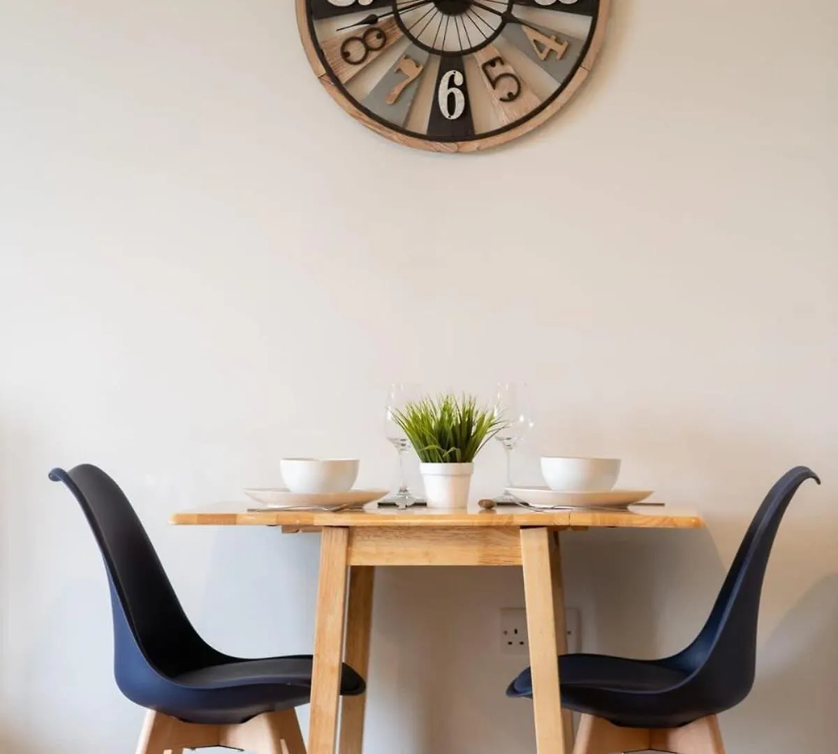 Fantastic 1 Bed Apartment In Crawley